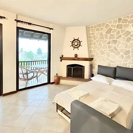 Nikolas 3 Bedrooms 14 Guests Βίλα