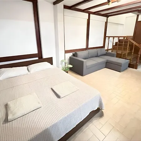 Nikolas 3 Bedrooms 14 Guests