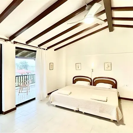 Nikolas 3 Bedrooms 14 Guests וילה *