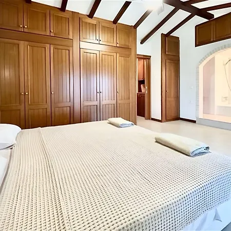 Nikolas 3 Bedrooms 14 Guests וילה חניוטי