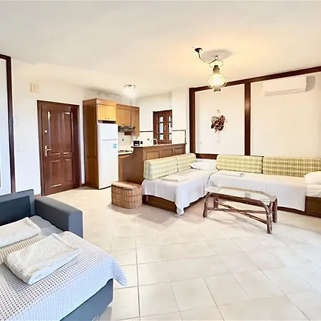 וילה Nikolas 3 Bedrooms 14 Guests *