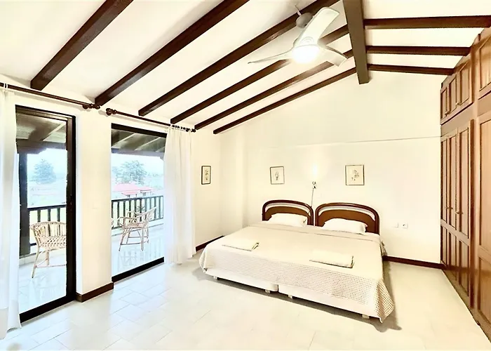 Nikolas 3 Bedrooms 14 Guests Villa *