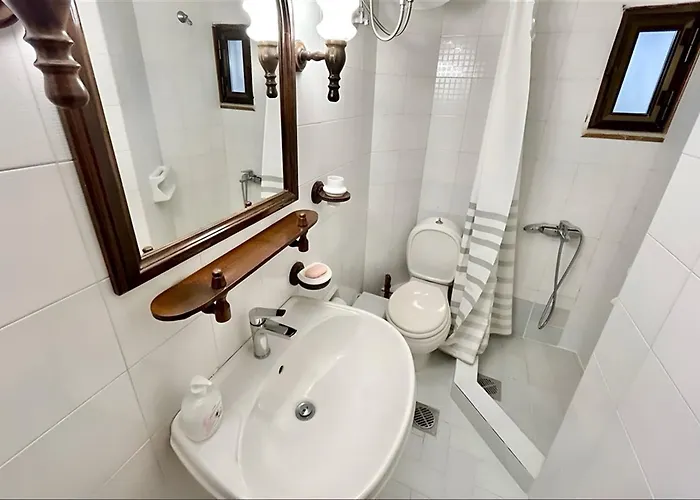 Villa Nikolas 3 Bedrooms 14 Guests