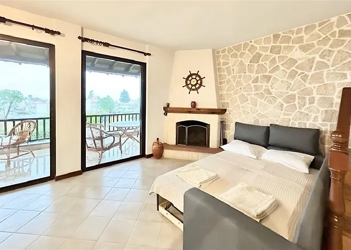 Nikolas 3 Bedrooms 14 Guests Villa