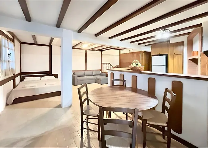 Nikolas 3 Bedrooms 14 Guests