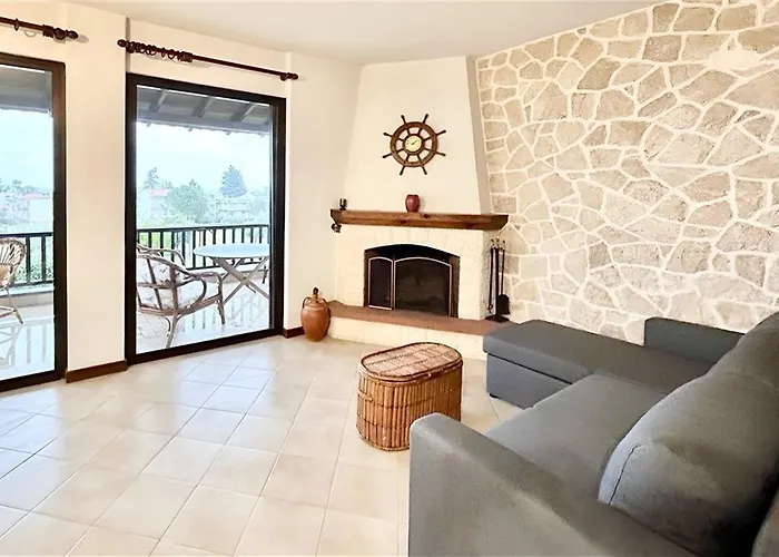 Nikolas 3 Bedrooms 14 Guests * Hanioti